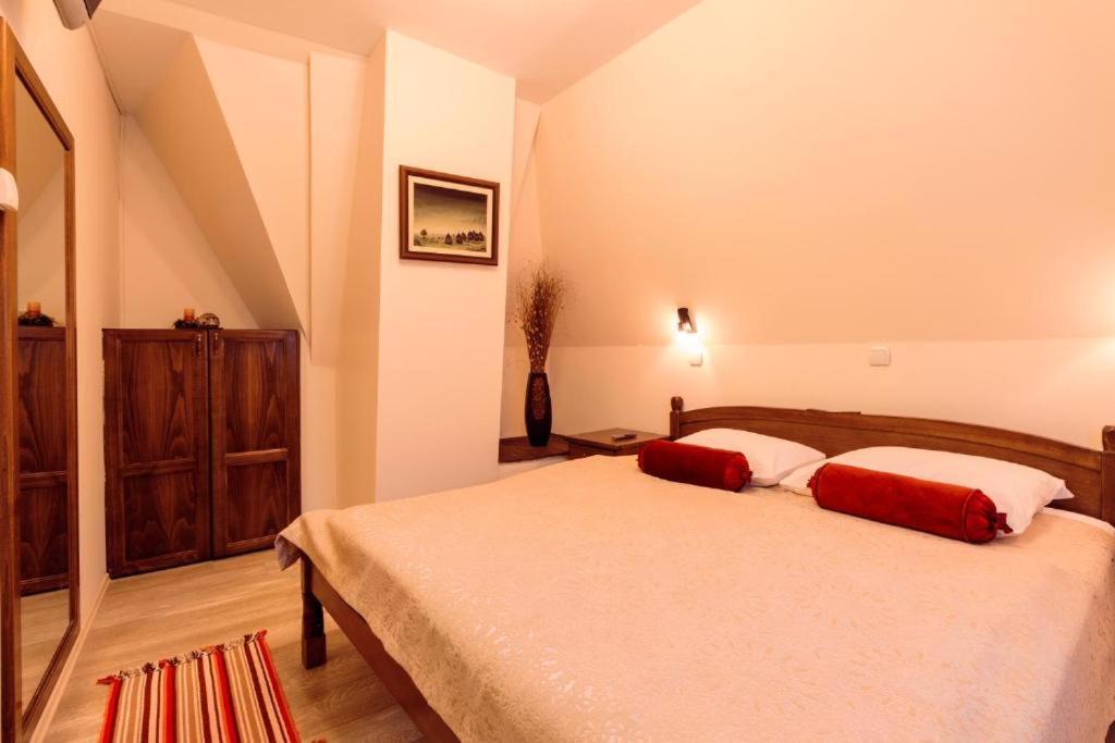 Downtown Rooms Ni Exterior foto
