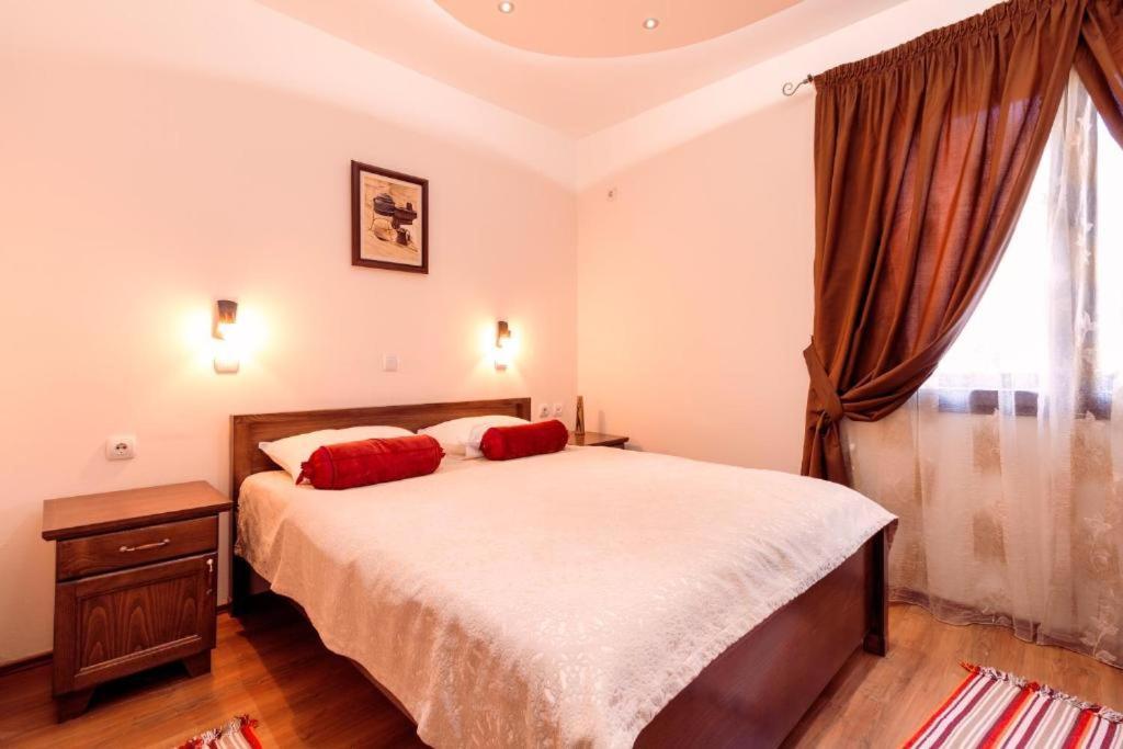 Downtown Rooms Ni Exterior foto