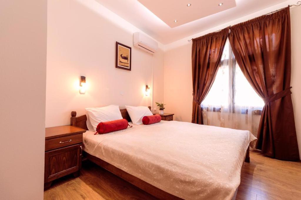 Downtown Rooms Ni Exterior foto