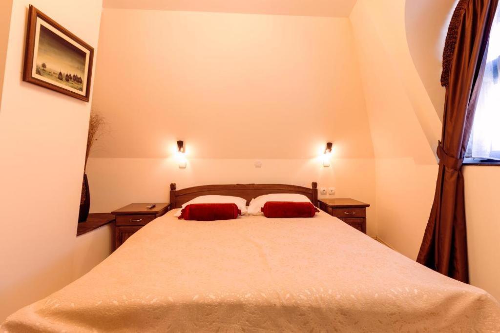 Downtown Rooms Ni Exterior foto