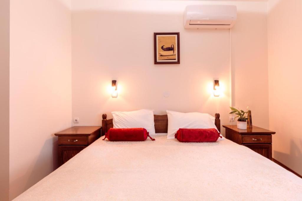 Downtown Rooms Ni Exterior foto