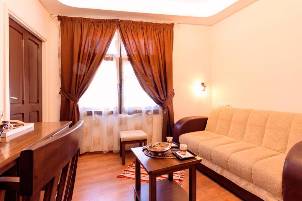 Downtown Rooms Ni Exterior foto
